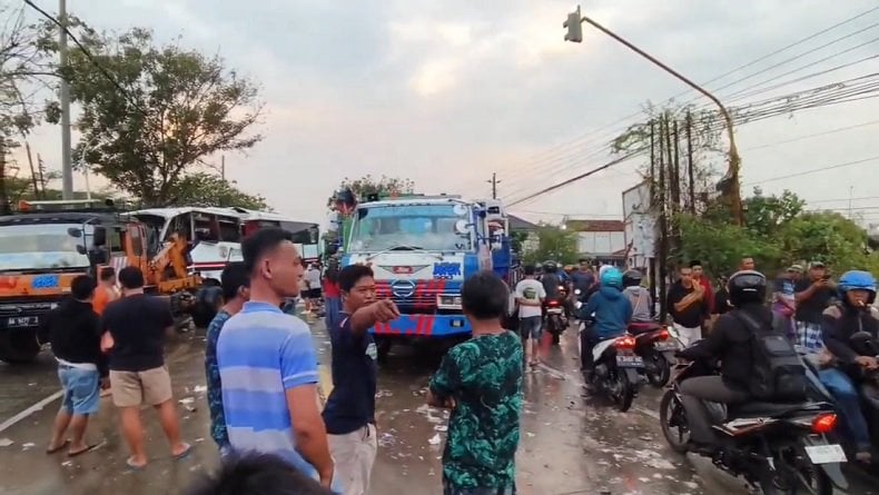 Bus Surya Bali Kecelakaan Maut di Pantura Pati Bawa 28 Penumpang