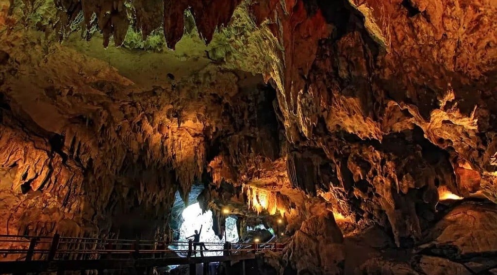 Viral Gua Terpanjang se-Asia Tenggara Lokasinya di Jawa Timur, Ada Pemandangan Sungai Cantik