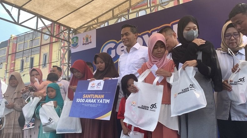 HUT ke-56 Kadin, Anindya Bakrie Beri Sembako hingga Santuni Anak Yatim di Bekasi