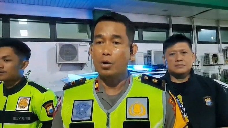 Kronologi Istri-Anak Bos Rumah Makan Makassar Tewas Kecelakaan, Mobil Tabrak Truk R10