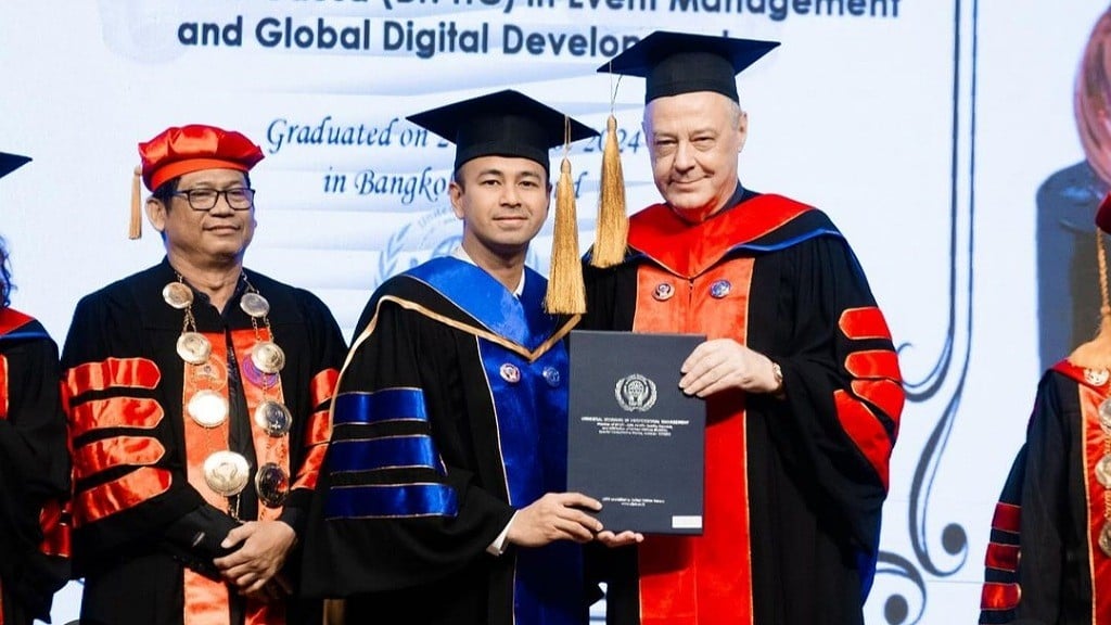 Selamat! Raffi Ahmad Dapat Gelar Doktor Kehormatan dari UIPM Thailand