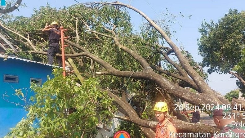 Cuaca Ekstrem Hujan Disertai Angin Kencang Landa Magetan, 86 Rumah Warga Rusak