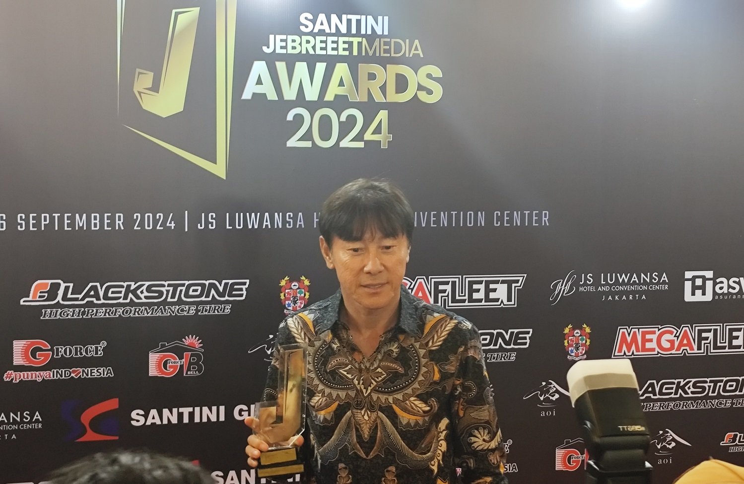 Shin Tae-yong Raih Penghargaan Pelatih Pria Terfavorit Jebreeetmedia Awards 2024