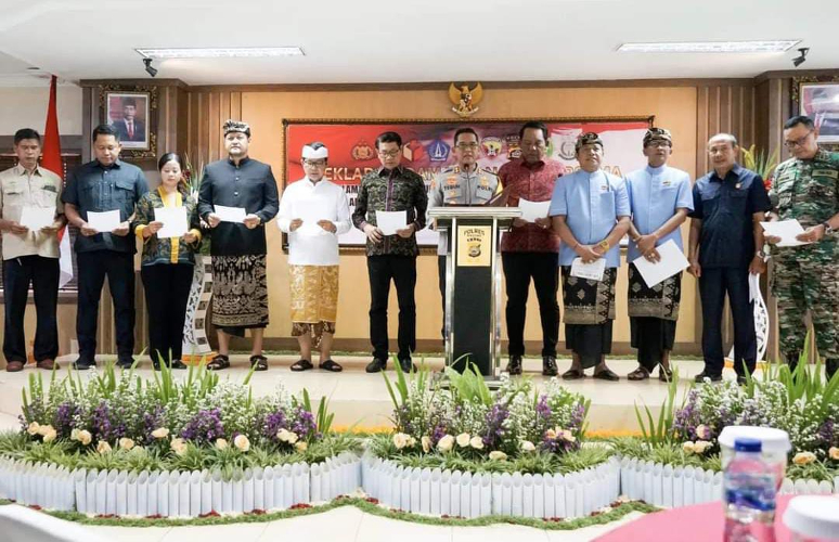 Plt Bupati Badung I Ketut Suiasa Tanda Tangani Deklarasi Damai Pilkada