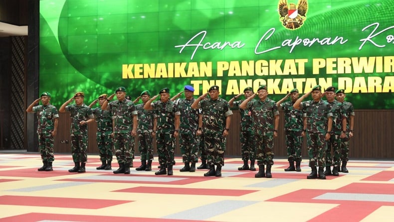 18 Perwira TNI AD Naik Pangkat, Dankodiklat M Fadjar Resmi Bintang 3