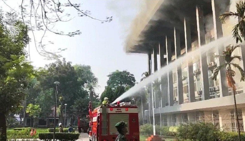 Gedung Bakamla Terbakar, Damkar Kerahkan 19 Mobil Pemadam dan 95 Personel