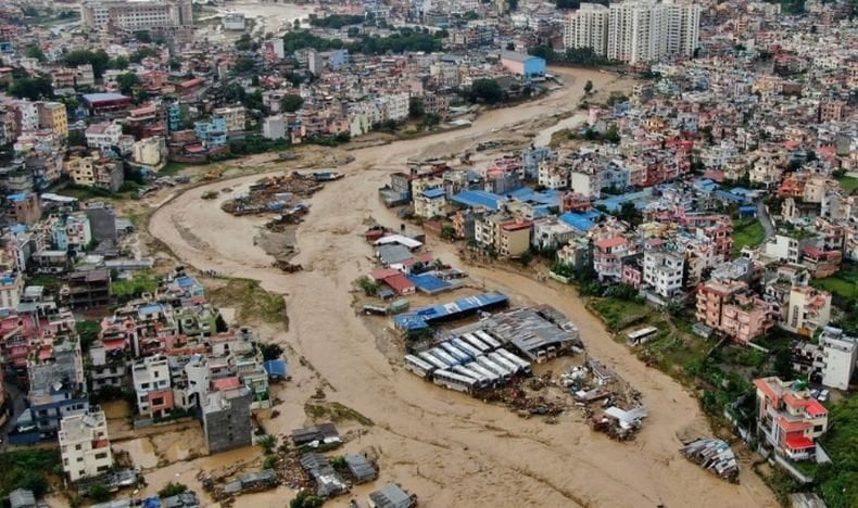  Dahsyatnya Banjir di Nepal Tewaskan 120 Orang, Bus Penumpang Diterjang Longsor