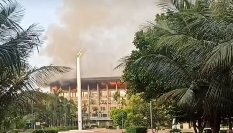 Gedung Bakamla Terbakar, Damkar Kerahkan 19 Mobil Pemadam dan 95 Personel