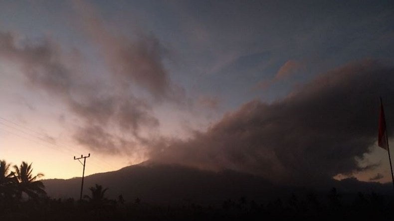 Gunung Lewotobi Laki-Laki Meletus, Muntahkan Abu Vulkanis Setinggi 800 Meter