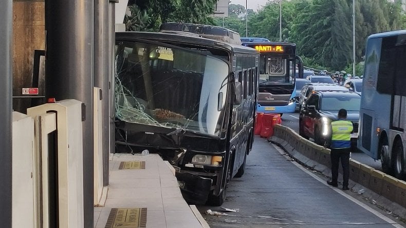 Penjelasan Paspampres soal Bus Tabrak Halte Transjakarta di Petamburan