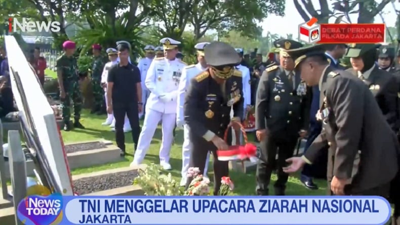 Panglima Agus Subiyanto Tabur Bunga saat Ziarah ke TMP Kalibata jelang HUT TNI