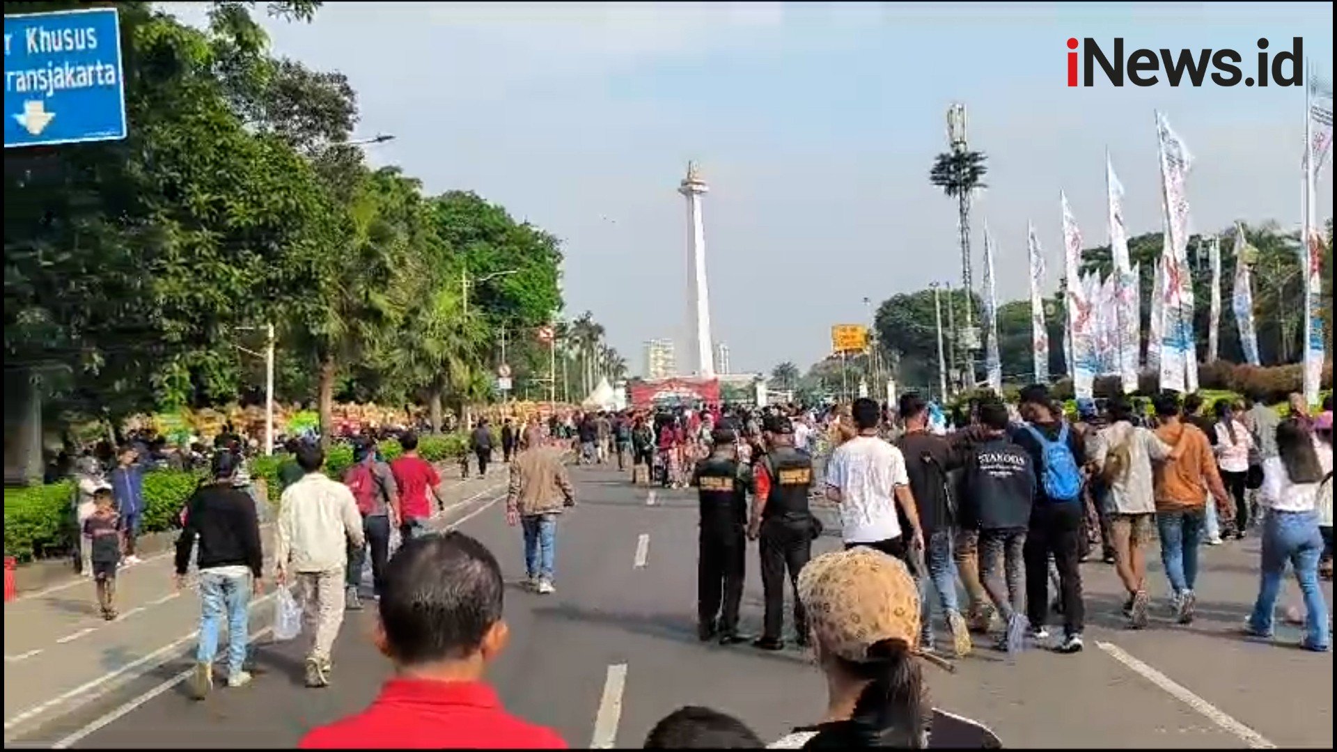 Meriahkan HUT ke-79 TNI, Warga hingga Pedagang Padati Kawasan Monas 