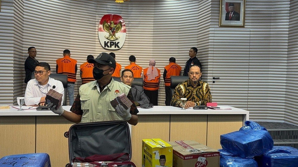 Barang Bukti OTT KPK di Kalsel: Uang Rp12 Miliar hingga Kardus Bergambar Gubernur