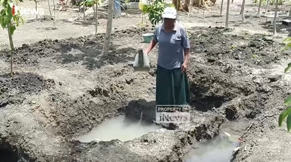 Fenomena Aneh di Musim Kemarau, Air dari Dalam Tanah Tiba-Tiba Muncul Dekat Rumah Warga