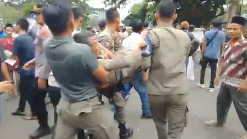 Tertimpa Pagar saat Amankan Demo, Anggota Satpol PP Lebak Meninggal Dunia