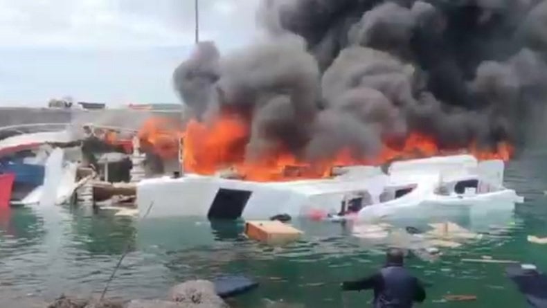 Detik-Detik Menegangkan Speedboat Rombongan Cagub Malut Terbakar Hebat, Warga Histeris