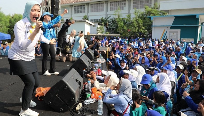 Keseruan Atalia Praratya Senam Bersama Emak-emak di Duri Kosambi Jakbar