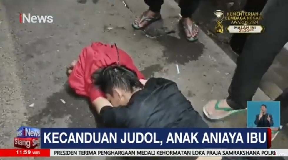 Warga Ringkus Pemuda Aniaya Ibu Paksa Minta Uang untuk Judi Online