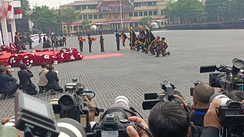 Jokowi Sematkan Tanda Kehormatan Nugraha Sakanti ke 7 Satuan Polri