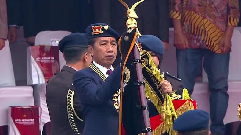 Jokowi Sematkan Tanda Kehormatan Nugraha Sakanti ke 7 Satuan Polri