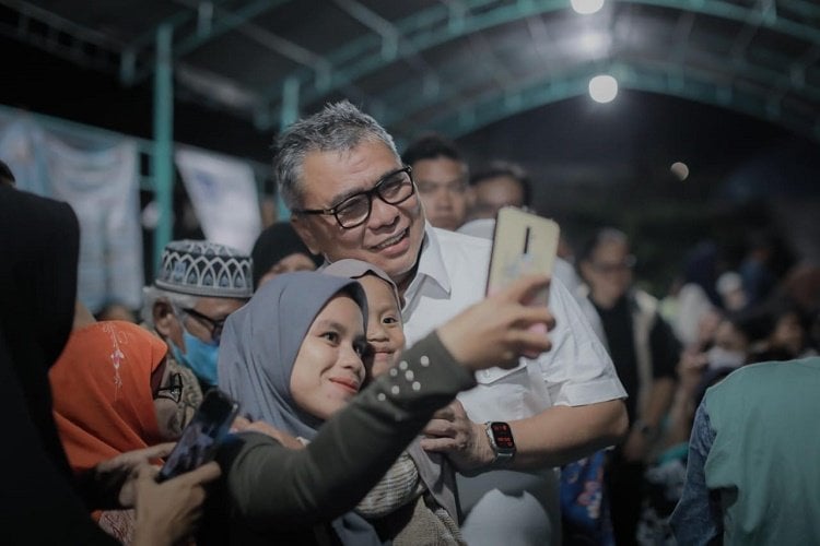 Canangkan Program Kebutuhan Sekolah Gratis, Cagub Sulteng Ahmad Ali Jadi Idola Ibu-ibu