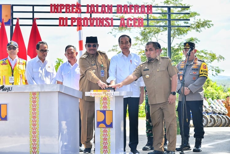 Jokowi Resmikan 24 Ruas Jalan-Jembatan di Aceh Senilai Rp686 Miliar