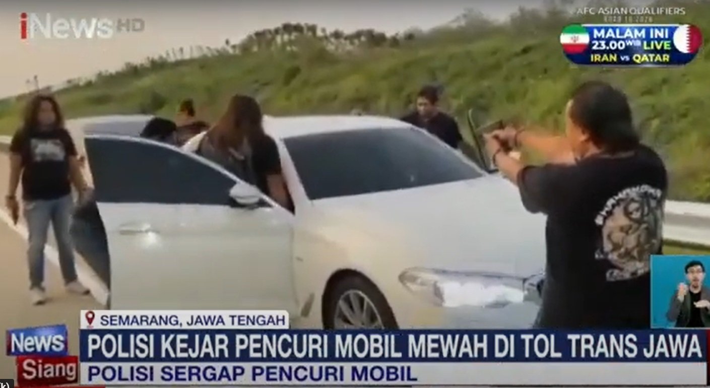 Bak Film Action, Begini Video Polisi Sergap Pencuri Mobil Mewah di Jalan Tol