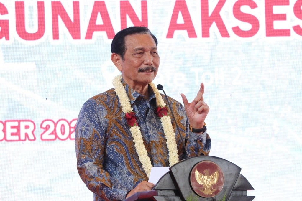 Luhut Resmikan Bandara Dhoho di Hari Terakhir Kerja sebagai Menteri, Ini Potretnya   