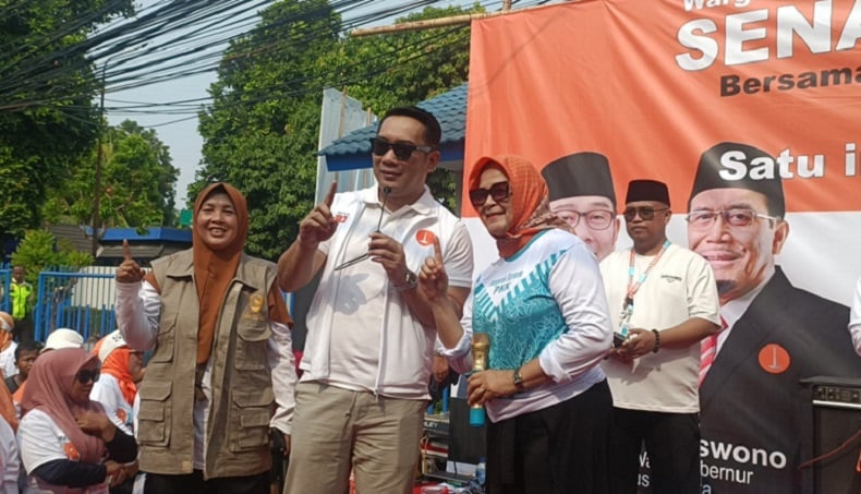 Ridwan Kamil Blusukan ke Cempaka Baru Jakpus, Emak-Emak Minta Selfie Bareng