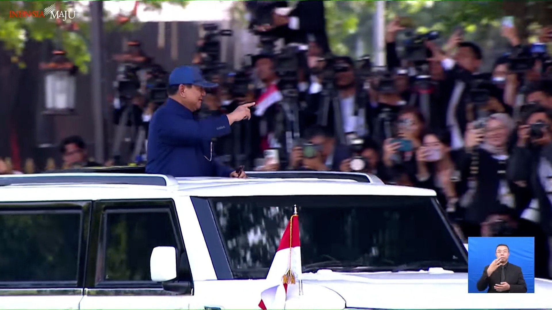 Maung Garuda, Prabowo Sapa Warga hingga Joget saat Tiba di Istana Negara 