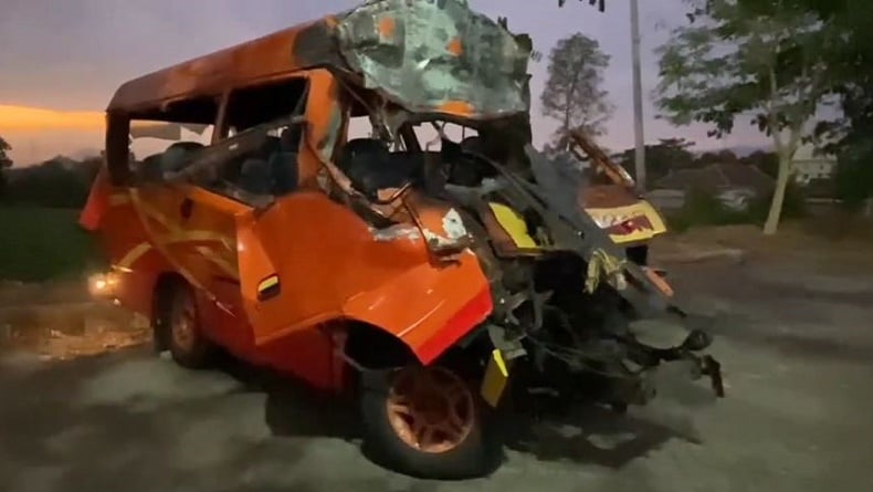 Kecelakaan Maut Minibus Travel Tabrak Truk di Tol Pasuruan-Probolinggo, 5 Orang Tewas