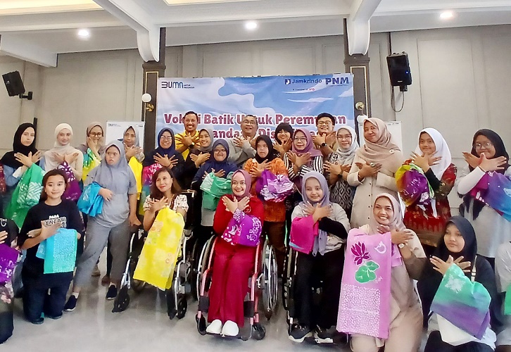 Kolaborasi, PNM dan Jamkrindo Latih Perempuan Disabilitas Jadi Wirausaha Batik