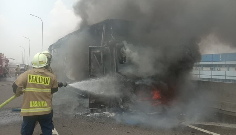    Kronologi Bus Pariwisata Angkut Rombongan Anak TK Kebakaran di Tol Wiyoto Wiyono