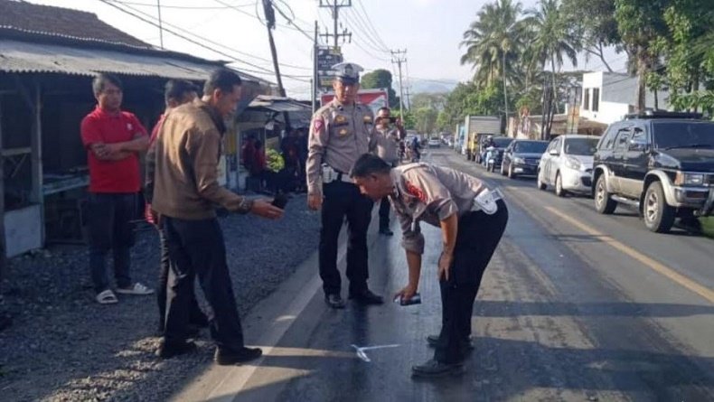 Kecelakaan Maut Truk Tabrak Angkot di Sukalarang Sukabumi, 1 Orang Tewas 8 Terluka