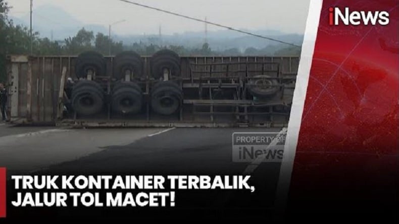 Kecelakaan di Tol Cipularang, Truk Kontainer Terbalik Picu Kemacetan Panjang