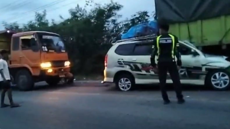 Mobil Toyota Avanza Tabrak Truk di Lampung, 3 Orang Tewas 5 Luka-luka