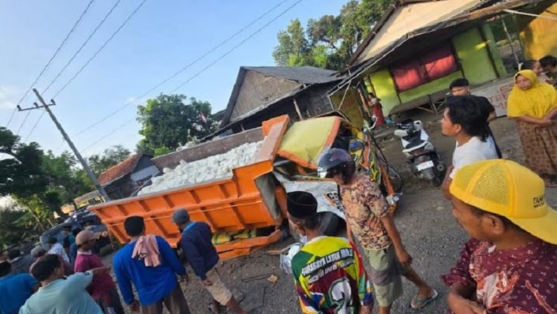 Penyebab Kecelakaan Pikap Tabrak Truk Tewaskan 1 Orang di Sampang, Sopir Mengantuk