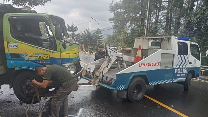 Kecelakaan Truk Tabrak Bus di Puncak Bogor, 2 Orang Luka-luka