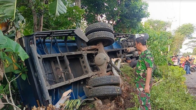 Kecelakaan Maut Truk Tabrak Motor di Cianjur, Pelajar SMP Tewas saat Dibonceng Ayah