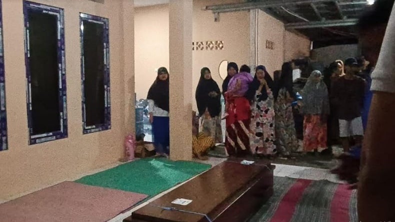 Jenazah Sri Erni TKW yang Meninggal di Suriah Tiba di Sukabumi, Tangis Keluarga Pecah