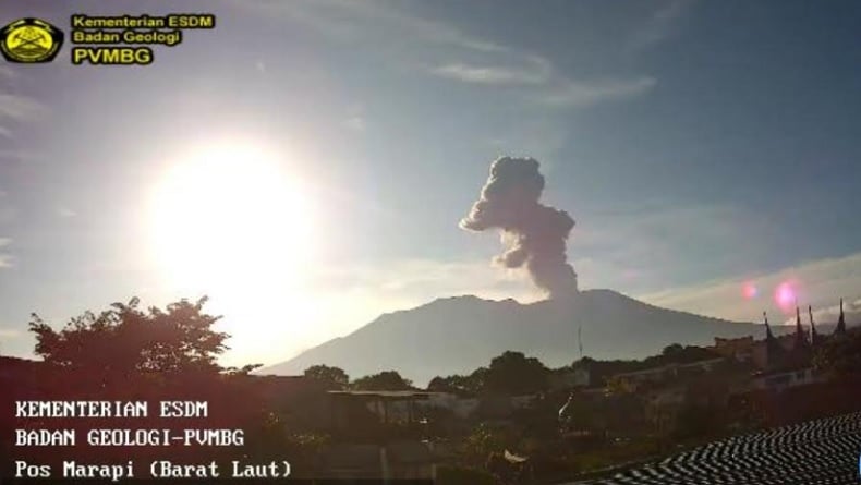 Gunung Marapi Pagi hingga Sore Ini 4 Kali Erupsi, Warga Diimbau Gunakan Masker saat ke Luar