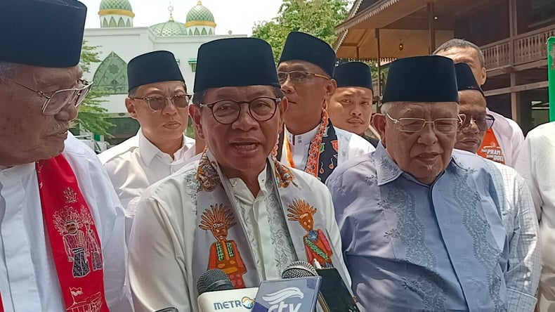 Pramono Silaturahmi ke Kiai Syukron Makmun, Didoakan Raih yang Terbaik