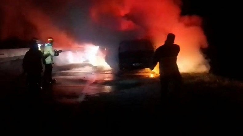 Geger! Mobil Pikap Terbakar Hebat di Tol Solo-Ngawi