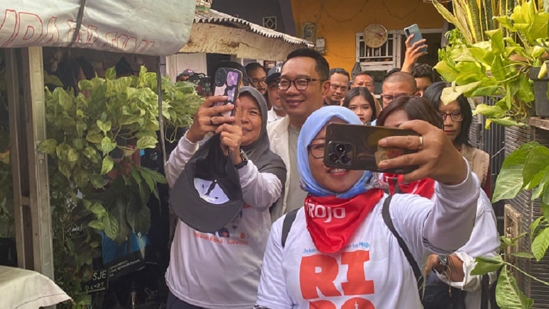 Ridwan Kamil Blusukan ke Pengadegan Jaksel, Disambut Antusias Warga