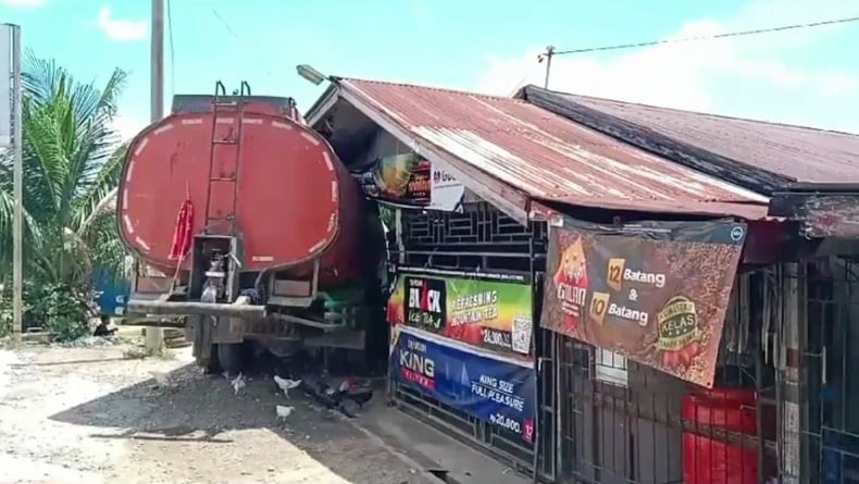 Kecelakaan Maut Truk Tangki Tabrak Warung Sembako di Labusel, Pasutri Tewas 2 Anak Selamat