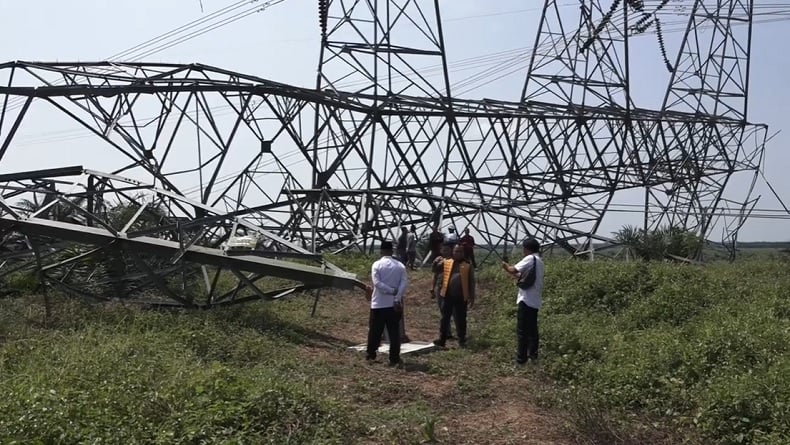 Diduga Baut Penyangga Dicuri, 3 Tower SUTET Roboh di Pelalawan 