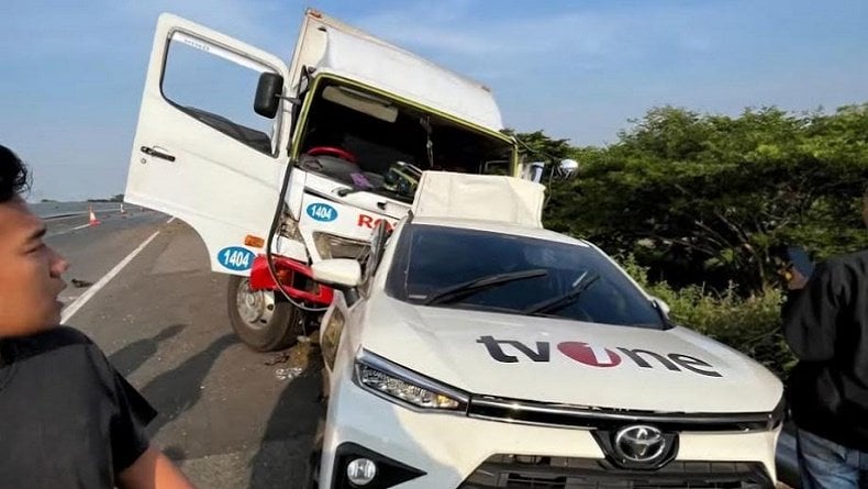 Kronologi Kecelakaan Mobil Kru TvOne Tewaskan 3 Orang di Tol Pemalang, Ditabrak Truk saat Menepi