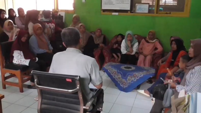 Orang Tua Siswa Serbu SMP Negeri Satu Atap Sukanyiru, Pertanyakan Nasib Uang Bantuan PIP 