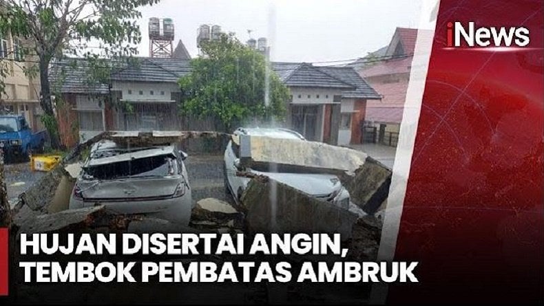 Angin Kencang Robohkan Tembok di Bapelkes Kalsel di Banjarbaru, 3 Kendaraan Tertimpa