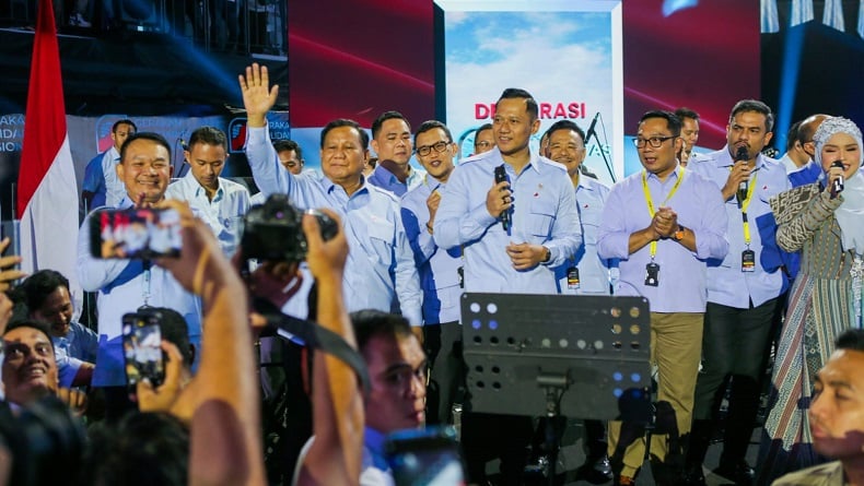 Presiden Prabowo Ajak Ridwan Kamil Joget dan Nyanyi Bareng di Panggung saat Deklarasi GSN